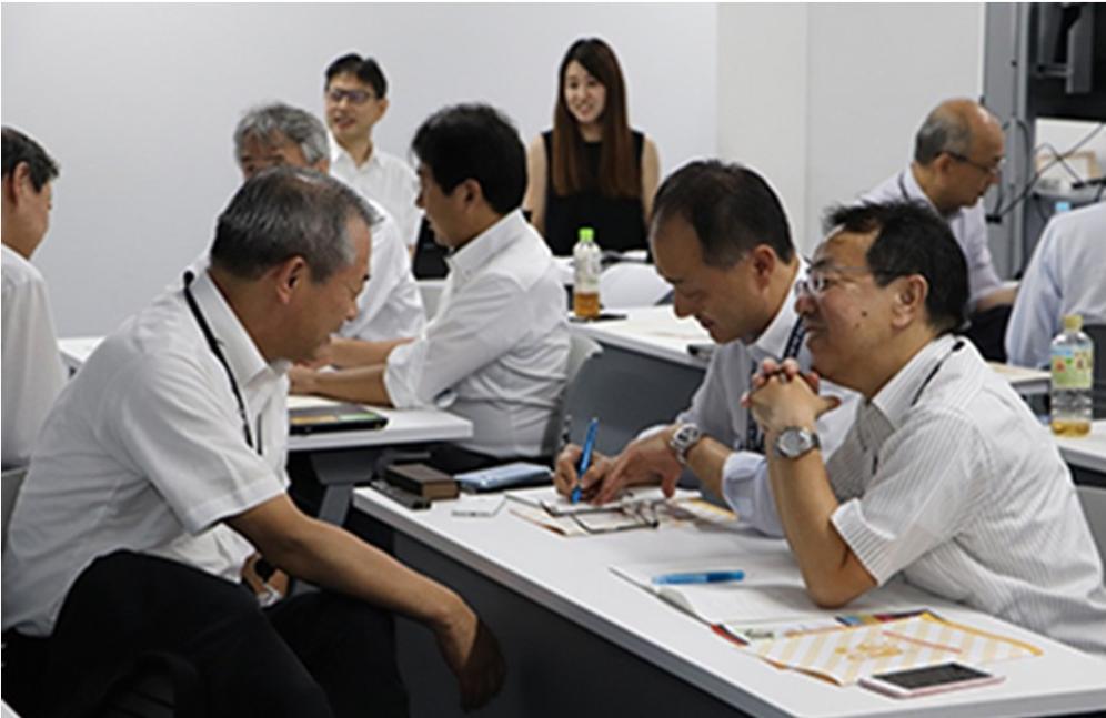 幹部、事業部長への研修受講風景